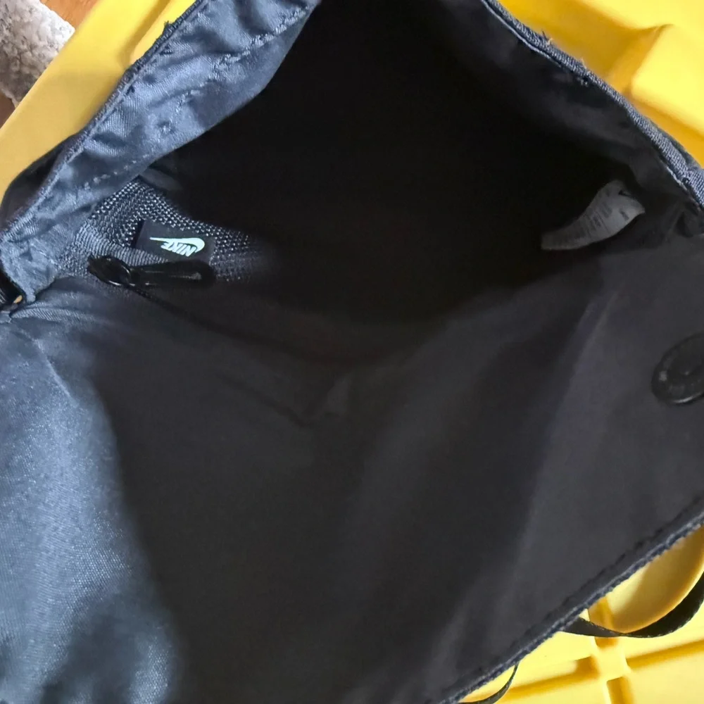 Nike Messenger Bag - Picture 4 of 7